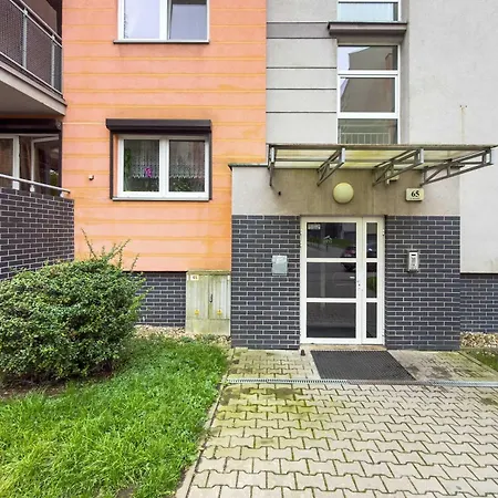 Cosy In With Balcony Ideal For Relaxation By Renters *