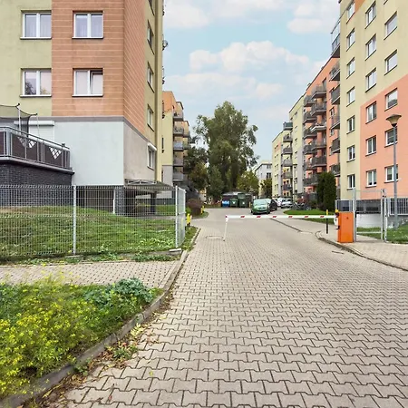Cosy In With Balcony Ideal For Relaxation By Renters Wrocław