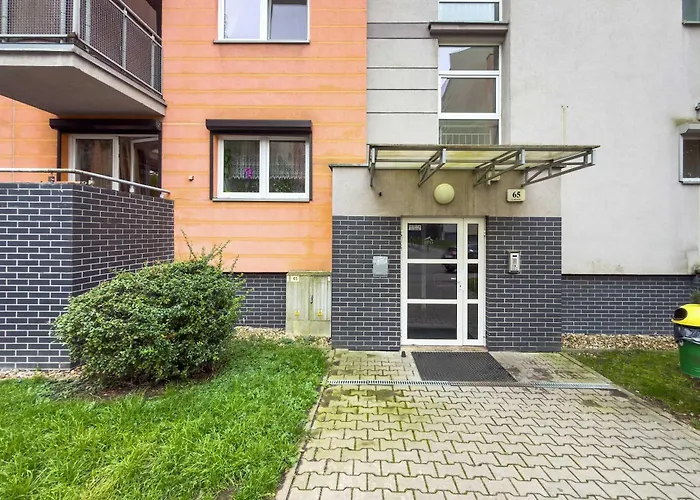 Cosy In With Balcony Ideal For Relaxation By Renters *