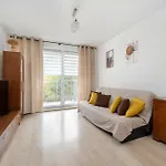 Cosy In With Balcony Ideal For Relaxation By Renters *