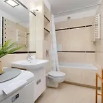 Cosy In With Balcony Ideal For Relaxation By Renters 公寓