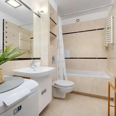 Cosy In With Balcony Ideal For Relaxation By Renters شقة